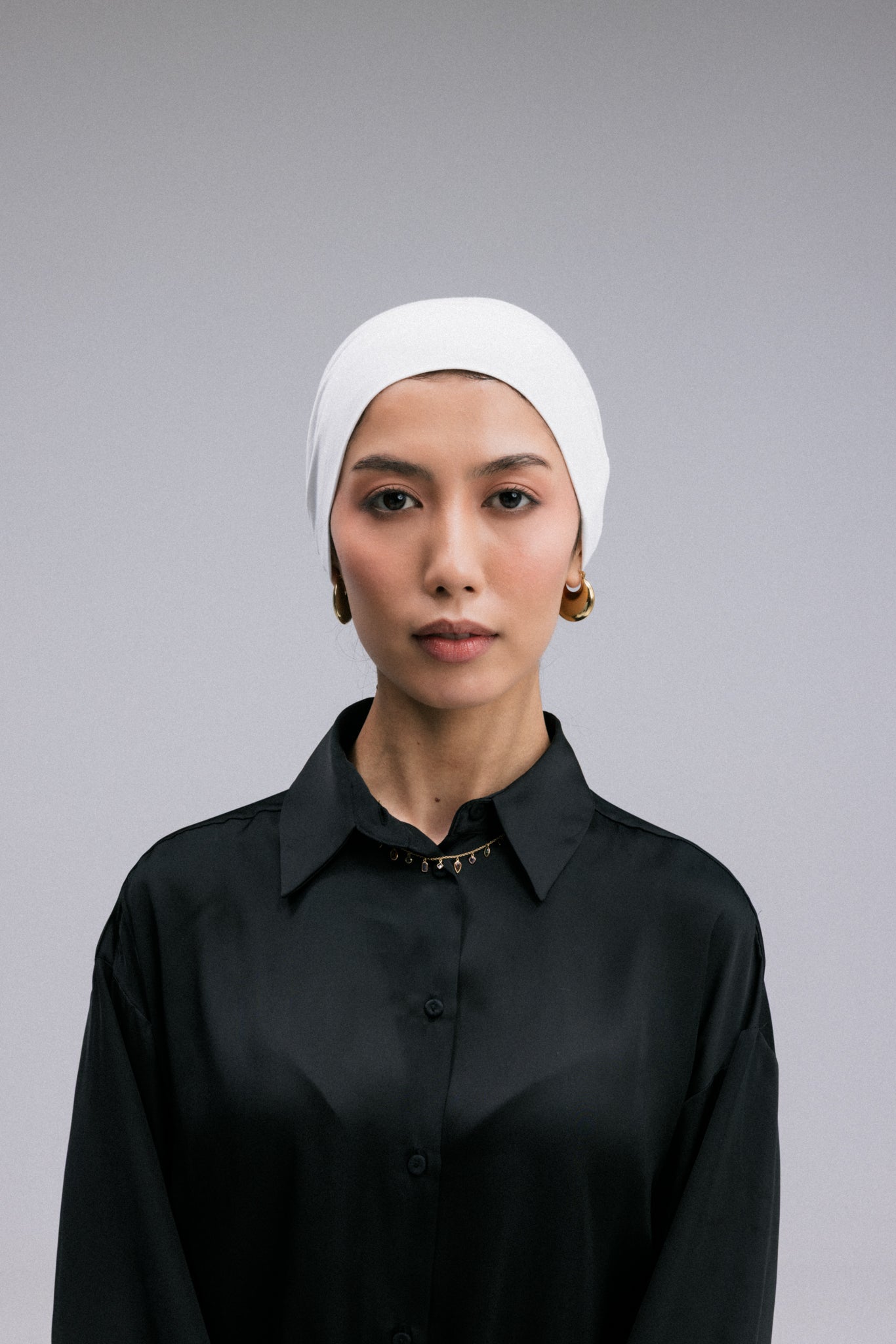Experience the perfect blend of comfort and practicality with the Overlay hijab square undercaps.