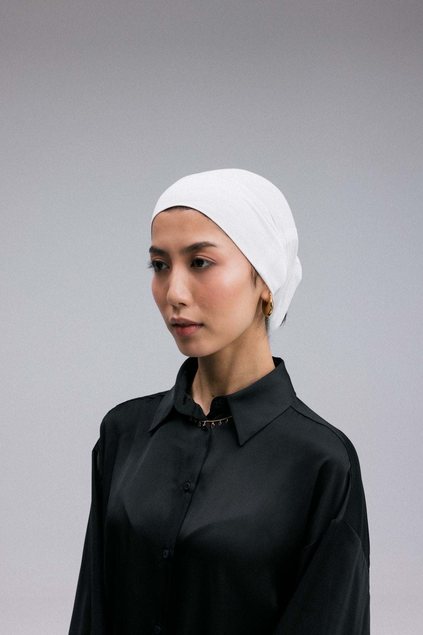 Experience the perfect blend of comfort and practicality with the Overlay hijab square undercaps.