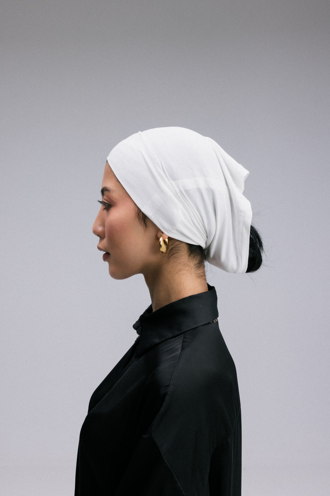 Experience the perfect blend of comfort and practicality with the Overlay hijab square undercaps.