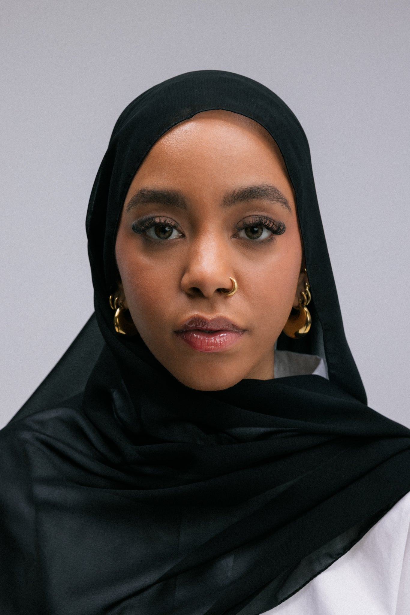 Add a touch of grace and sophistication to your wardrobe with the Overlay chiffon fabric headscarf. Made from lightweight, flowy chiffon, these headscarves offer a soft, airy feel that drapes beautifully around your head.