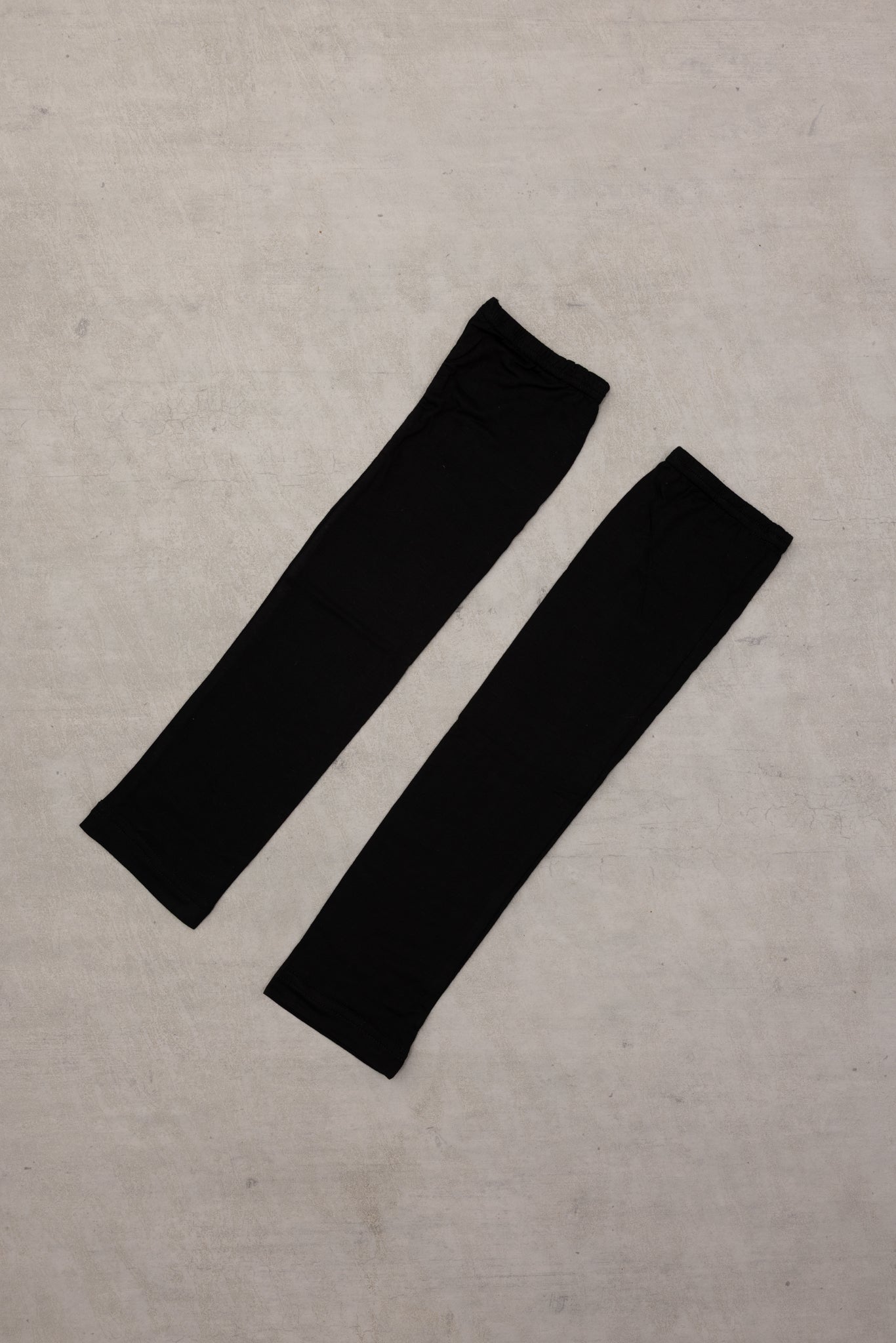 Embrace comfort and versatility with the Overlay sleeves, designed to offer a smooth, stylish fit for every occasion.