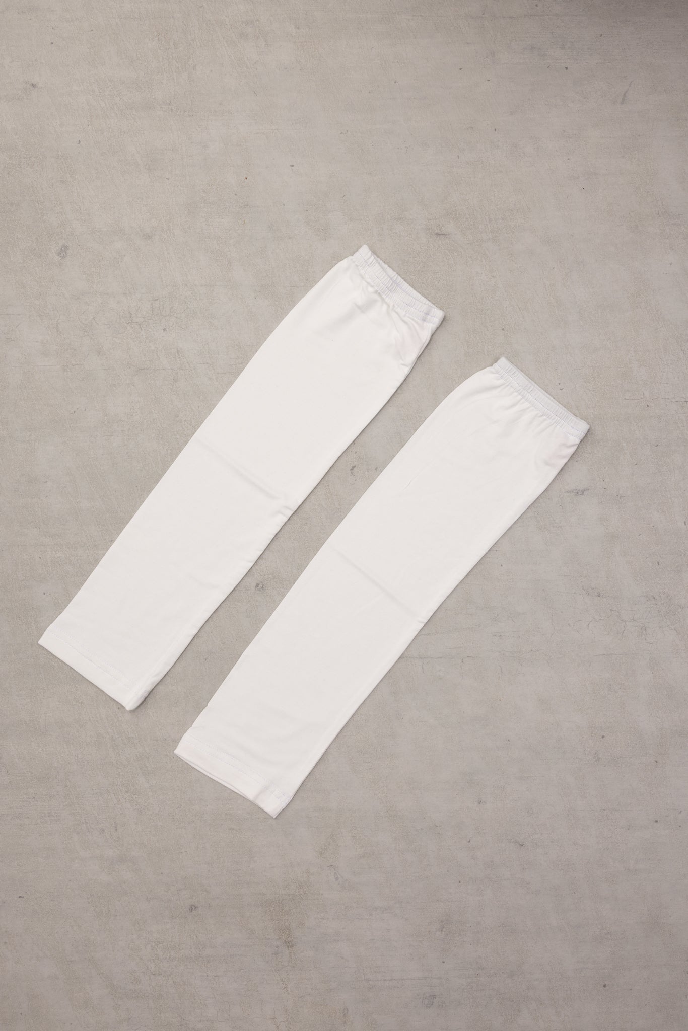 Embrace comfort and versatility with the Overlay sleeves, designed to offer a smooth, stylish fit for every occasion.